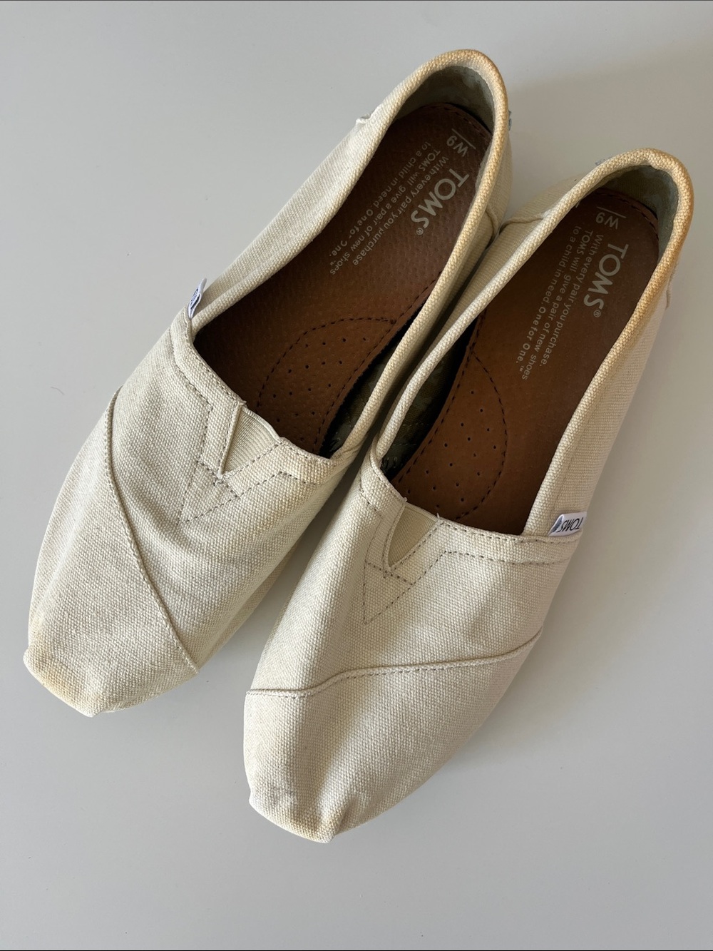 Toms Classic Women's Slip-On Canvas Moccasins in Cream, Size 9